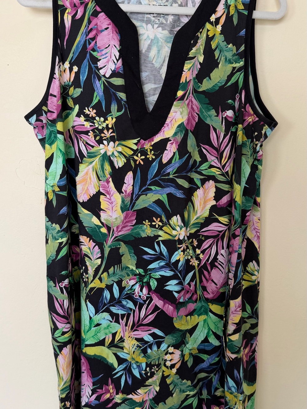 Lands' End Black Sleeveless V-Neck Tunic with Multicolor Tropical Leaf Print